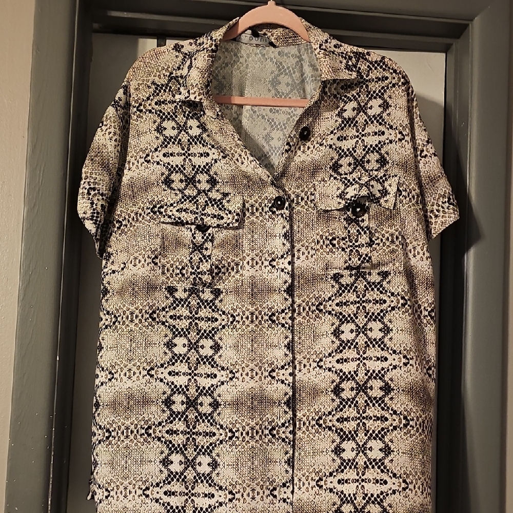 Women's Black and Cream Patterned Shirt